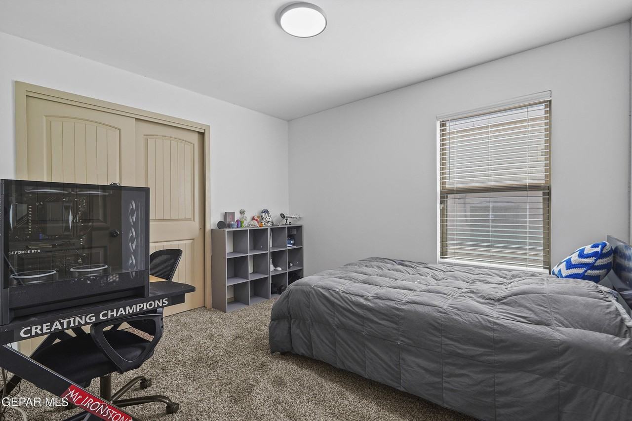 13154 Emerald Isle St - Photo 5 of 31