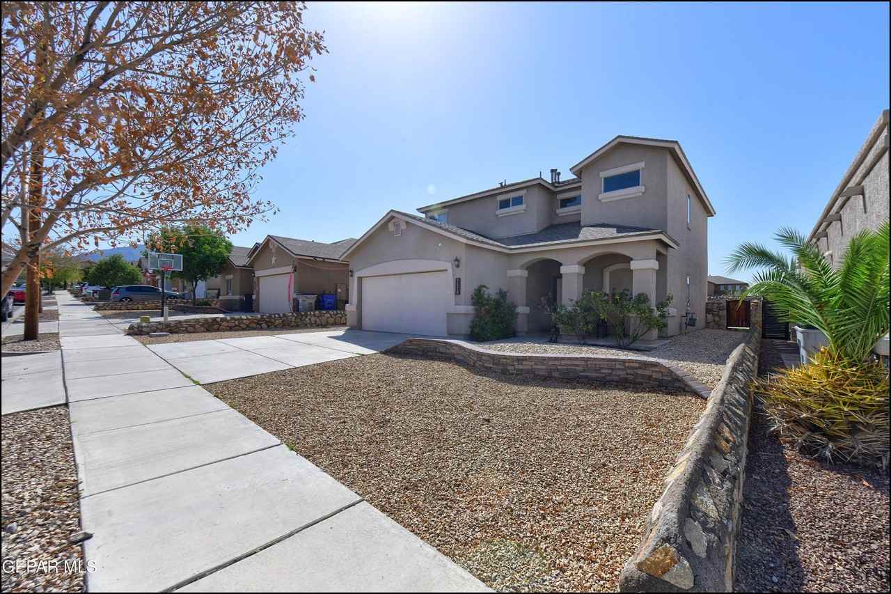 7528 Wolf Creek Dr - Photo 3 of 43