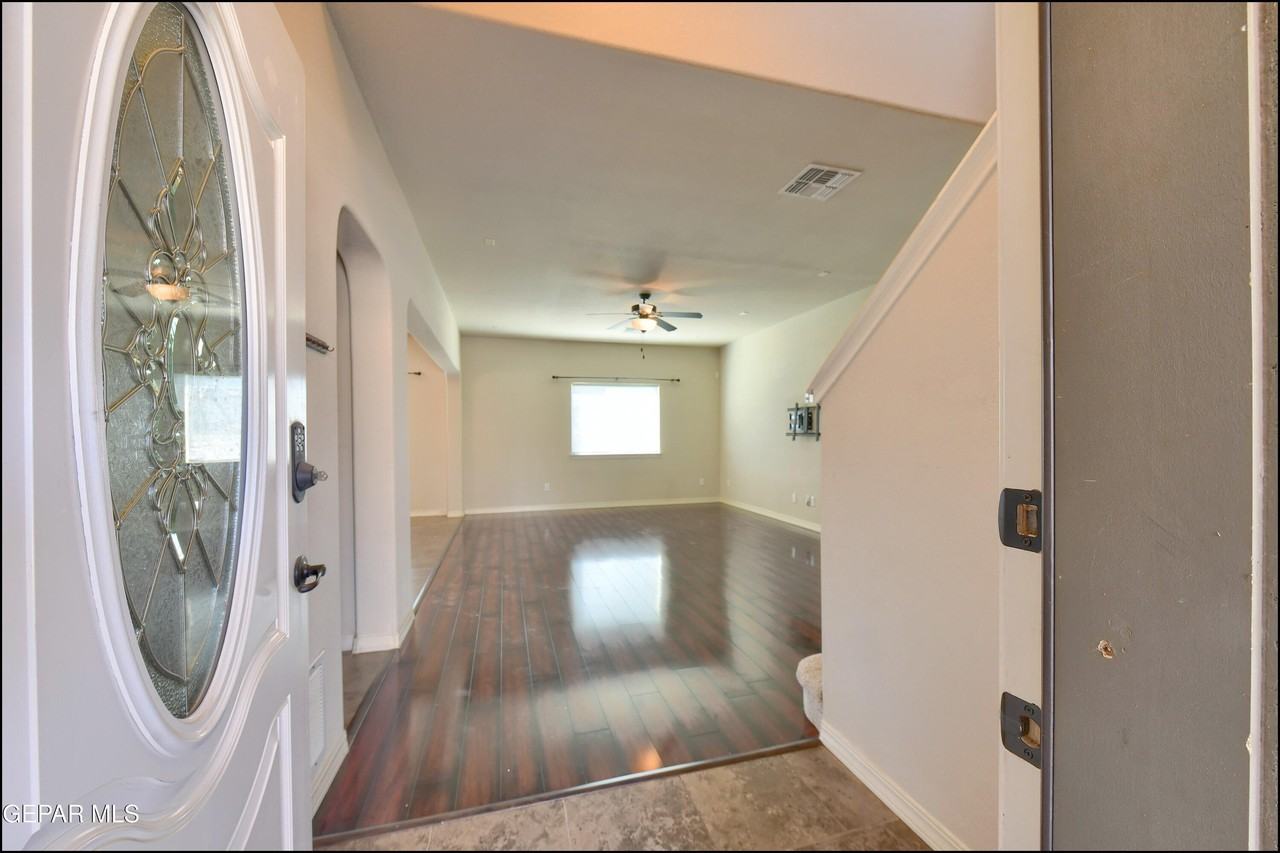 7528 Wolf Creek Dr - Photo 6 of 43