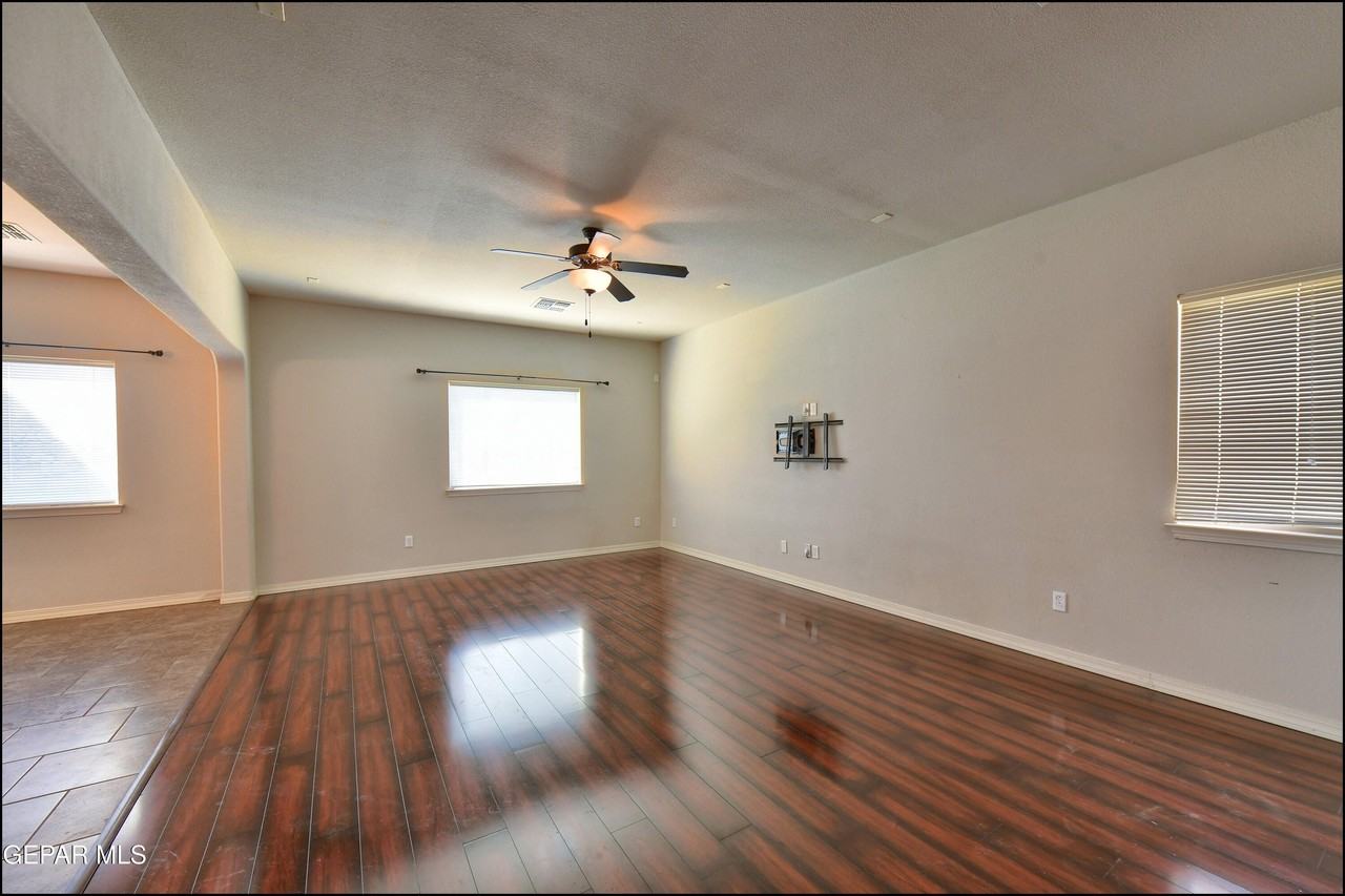 7528 Wolf Creek Dr - Photo 7 of 43