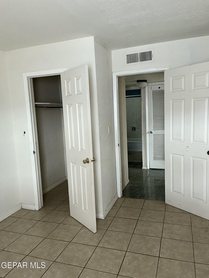 8908 Ankerson St #B - Photo 3 of 5