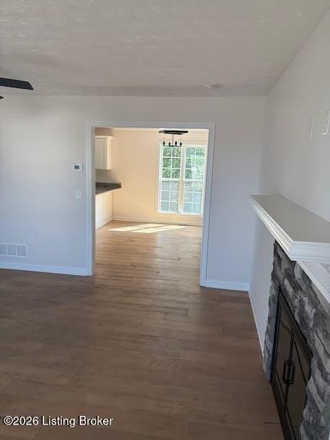 401 Butterfield Dr - Photo 5 of 37
