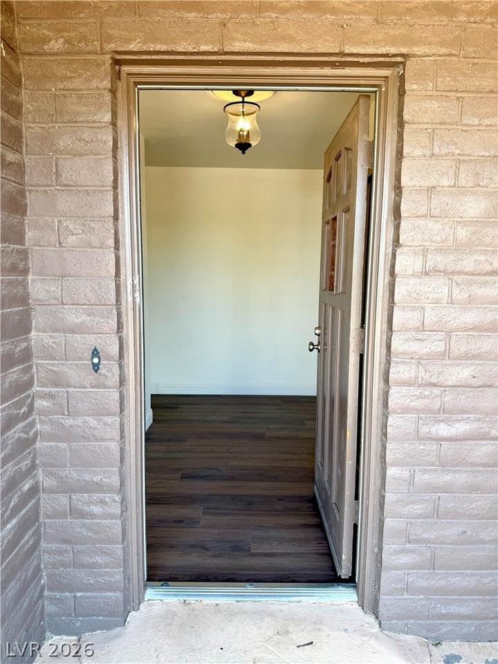 1571 Turf Dr - Photo 5 of 24