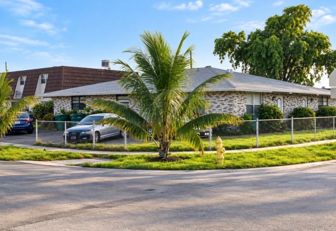 5845 Nw 19th St #B - Photo 2 of 16