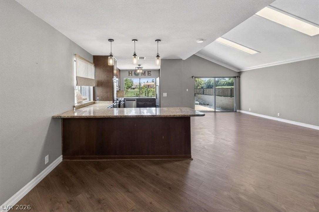 3137 Bel Air Dr - Photo 5 of 32