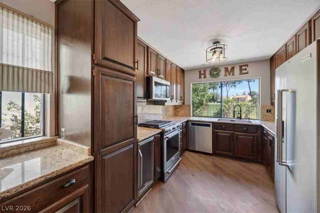 3137 Bel Air Dr - Photo 7 of 32