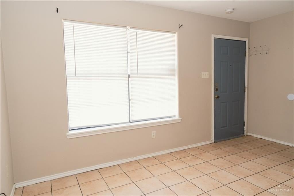 4308 Kings Dr - Photo 3 of 10