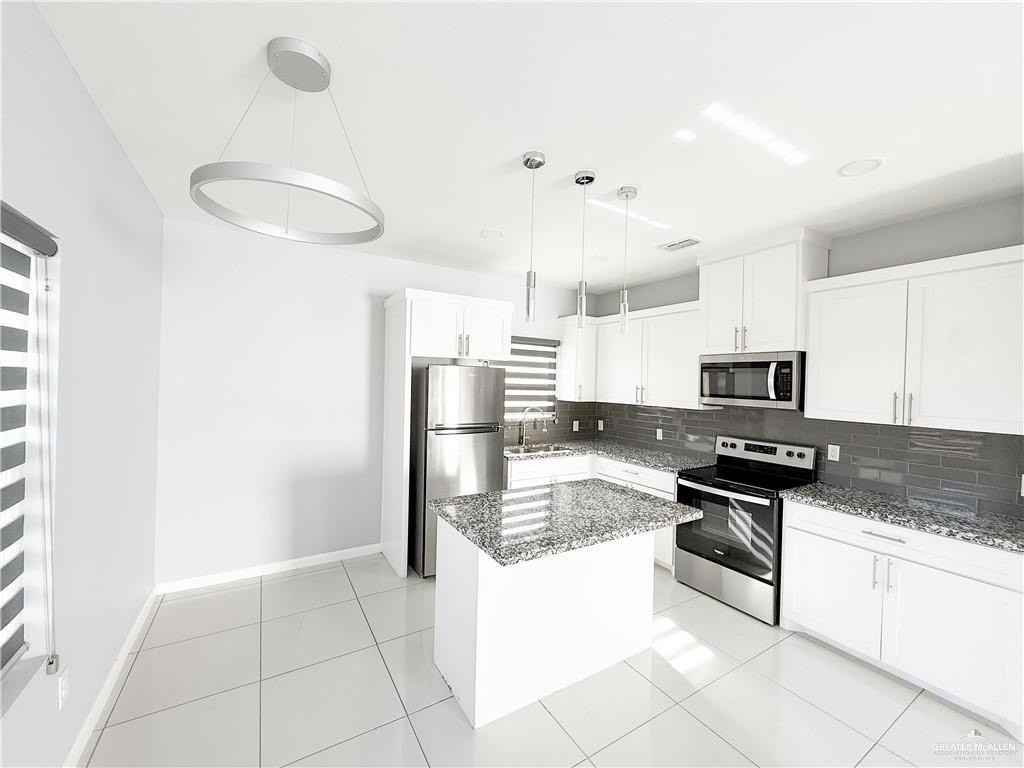 1602 Angelina Dr #2 - Photo 5 of 16