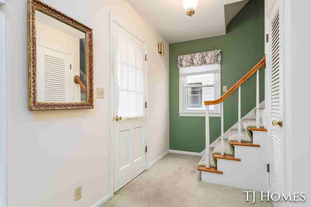 8 Wallinwood Ave Ne - Photo 7 of 35