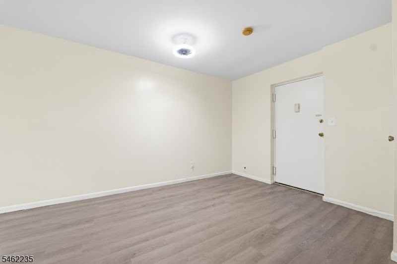 300 Lookout Ave - Photo 7 of 28