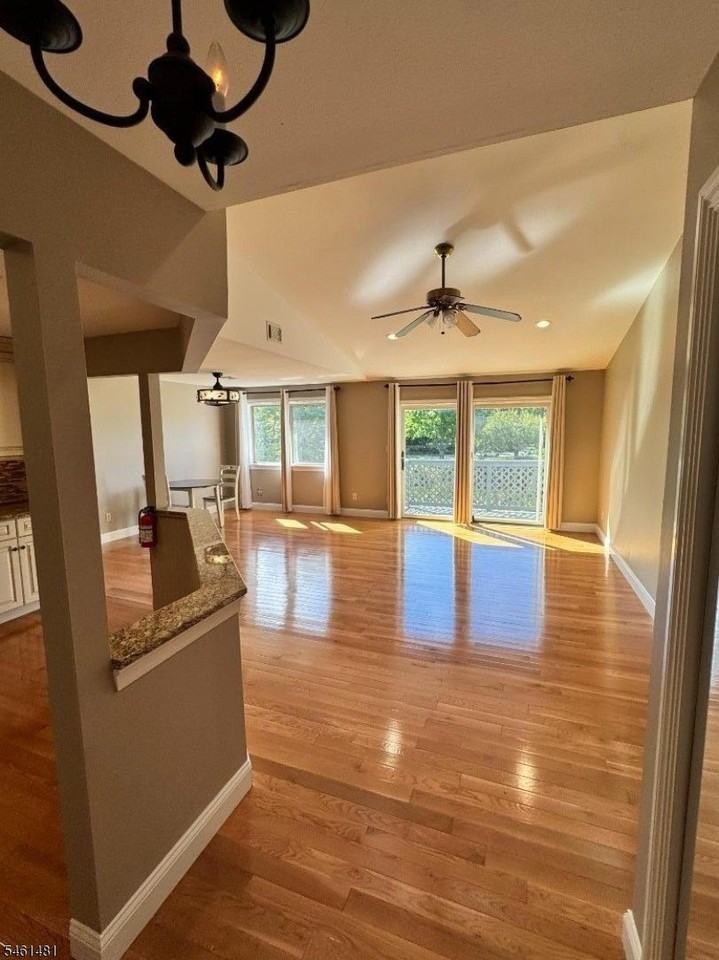 206 Drake Ln - Photo 4 of 31