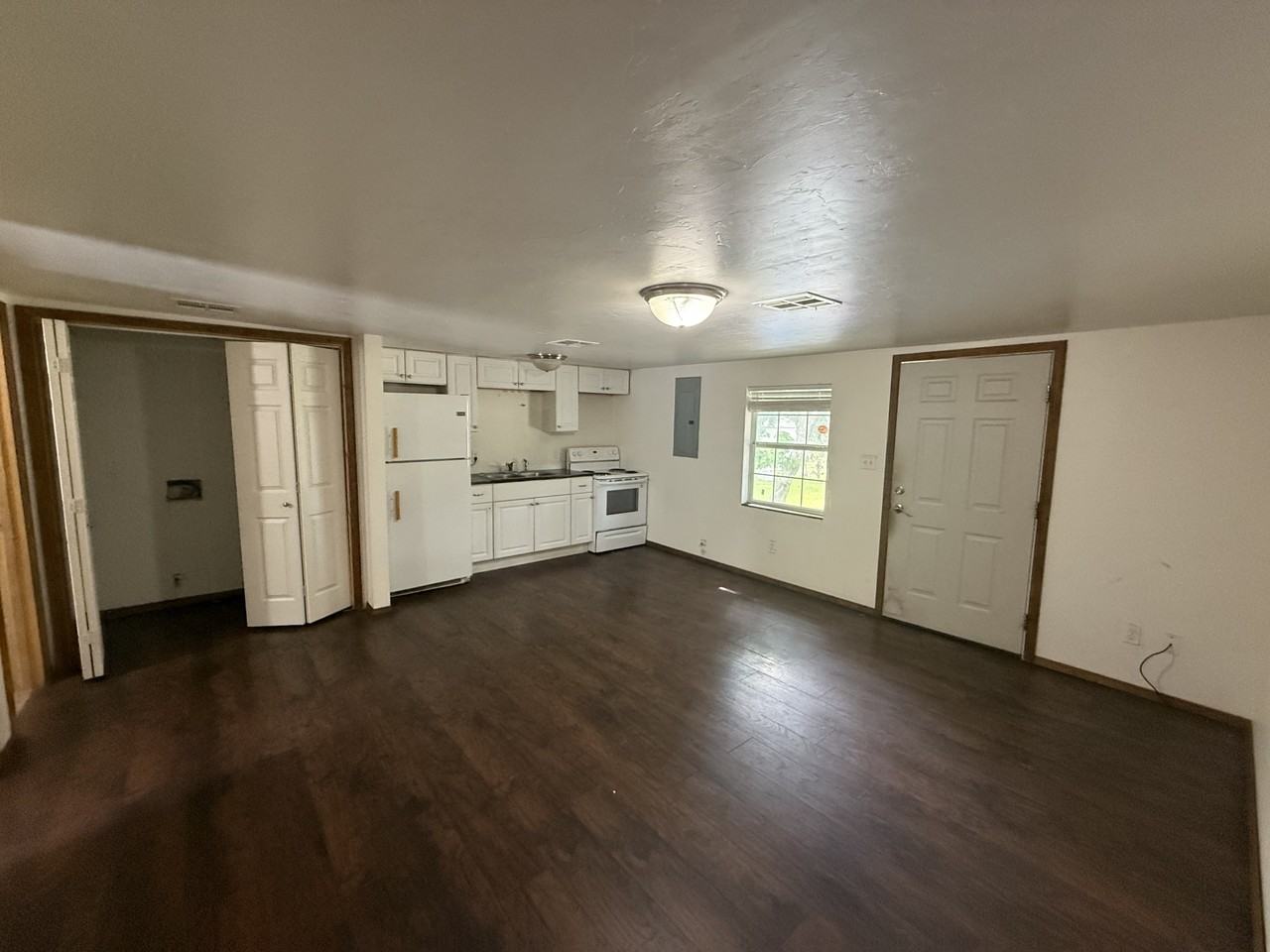 805 East 13th Street APT B - Photo 2 of 7