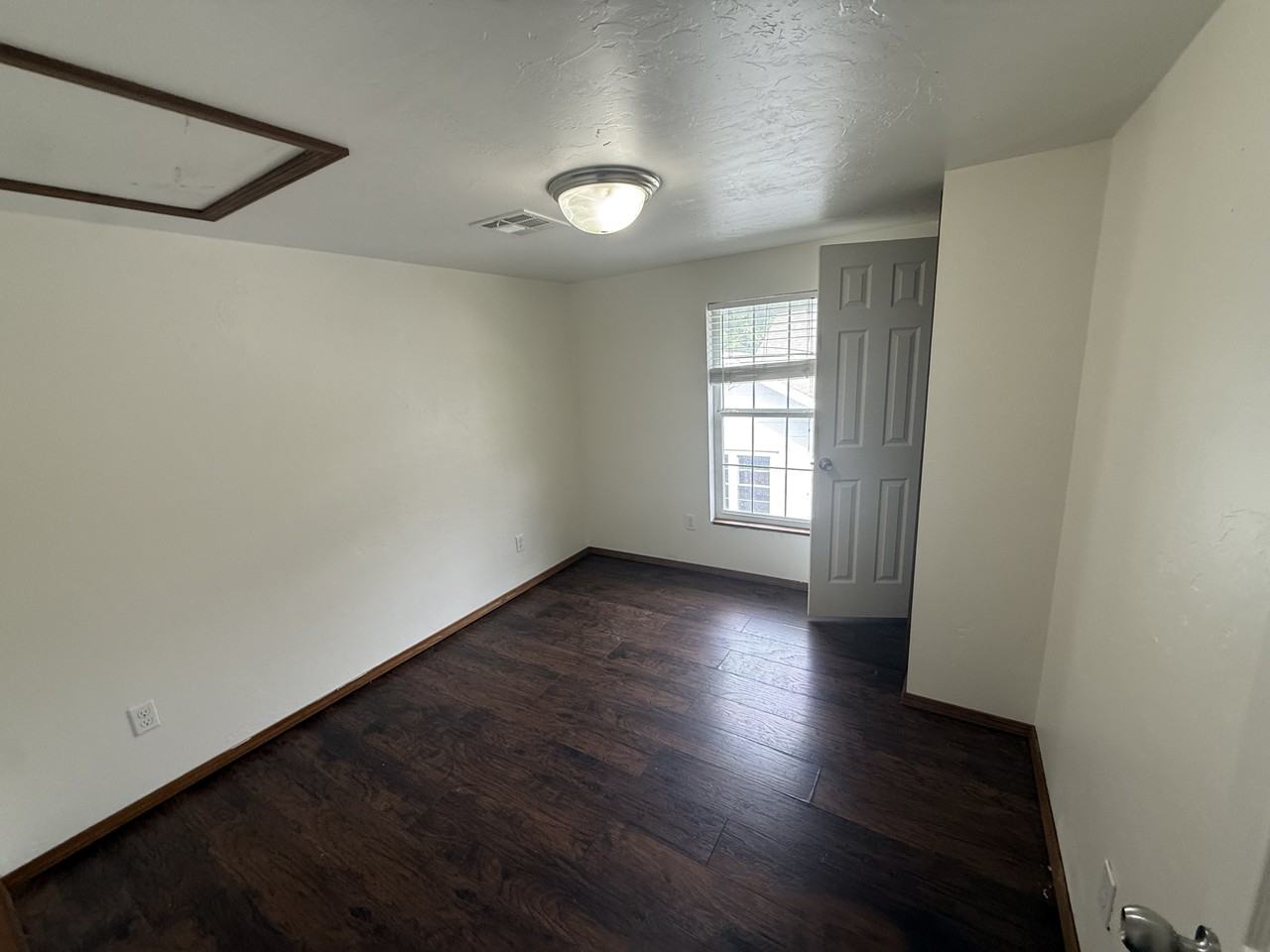 805 East 13th Street APT B - Photo 3 of 7