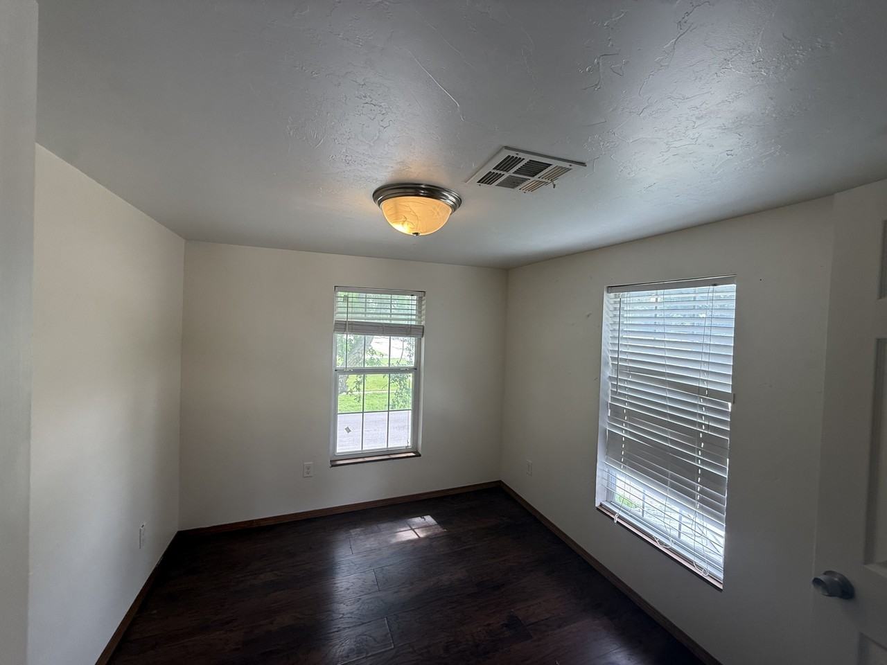 805 East 13th Street APT B - Photo 5 of 7
