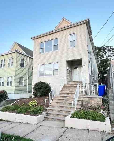 485 E 27th St #1 - Photo 2 of 13