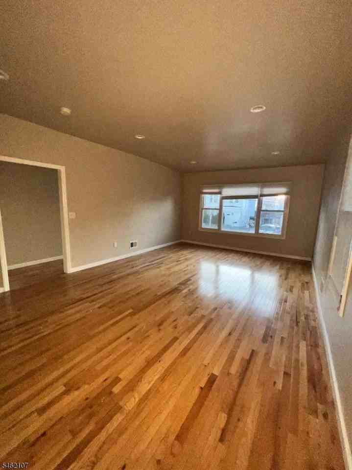 485 E 27th St #1 - Photo 6 of 13