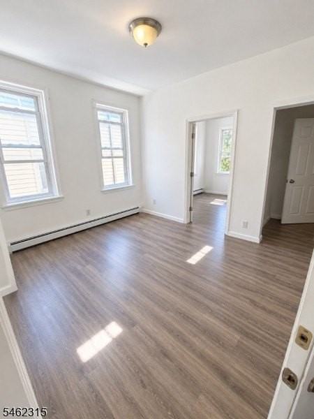 537 S Park St - Photo 4 of 9