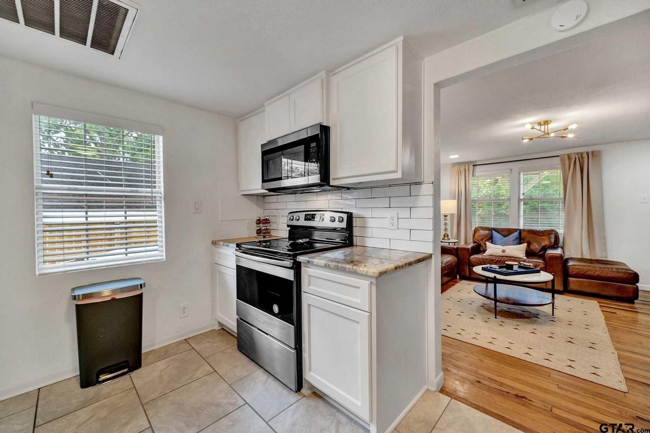 518 E 5th St - Photo 6 of 28