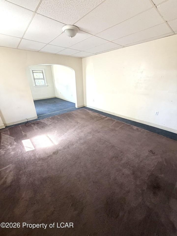224 Vine St - Photo 4 of 12