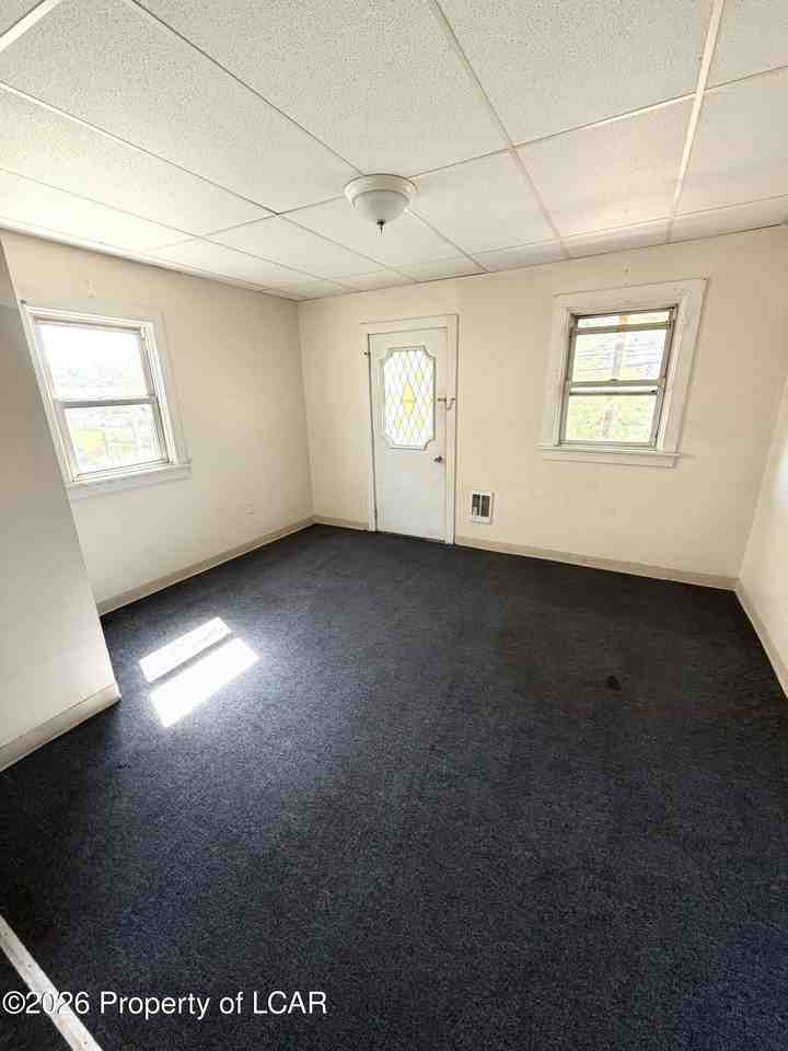 224 Vine St - Photo 5 of 12