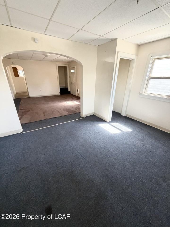224 Vine St - Photo 6 of 12