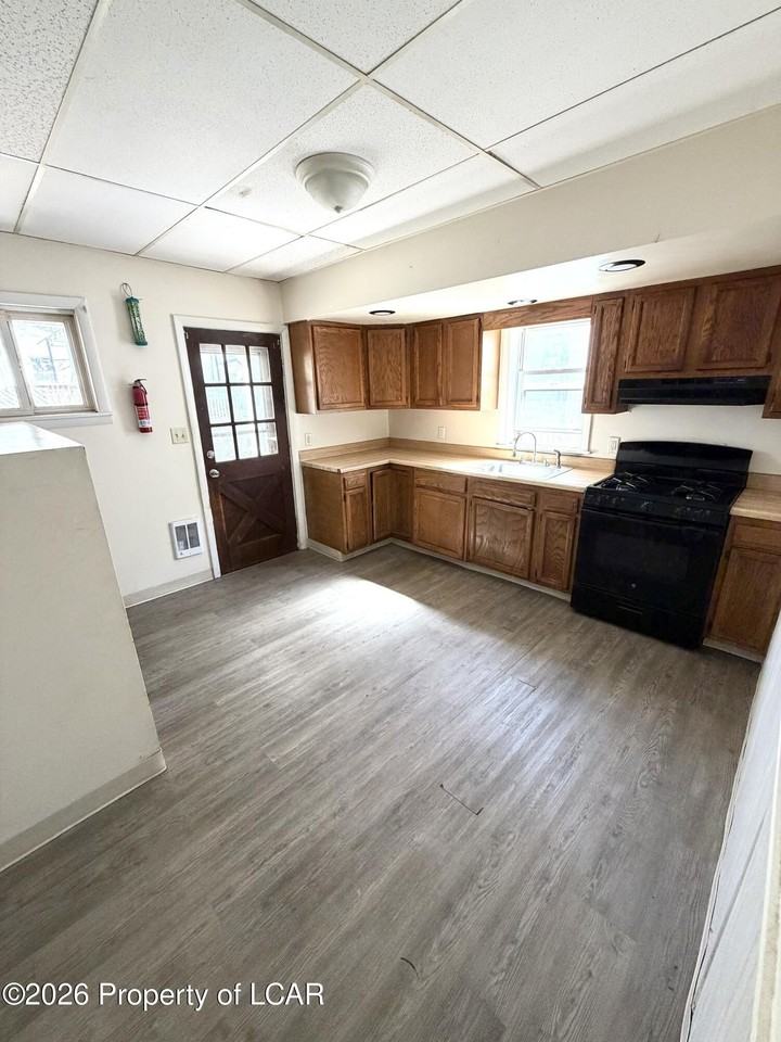 224 Vine St - Photo 7 of 12
