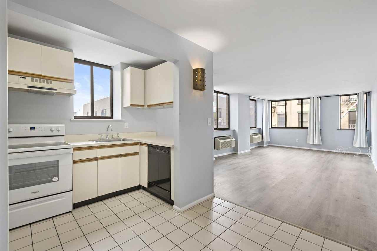 300 Newark St #4I