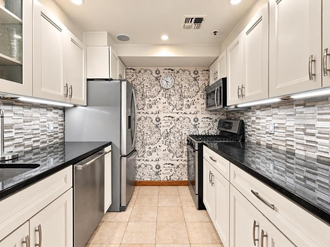 72 Park Ave #3B - Photo 5 of 9