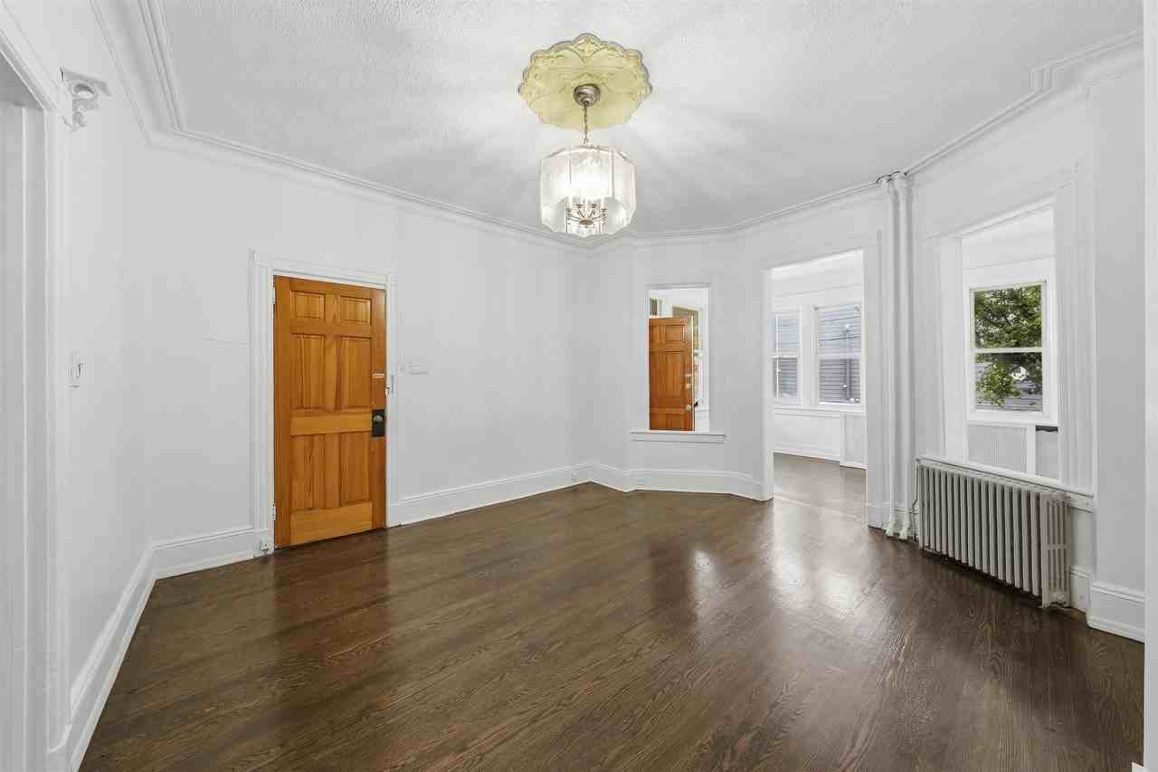 1307 10th St #1 - Photo 5 of 22