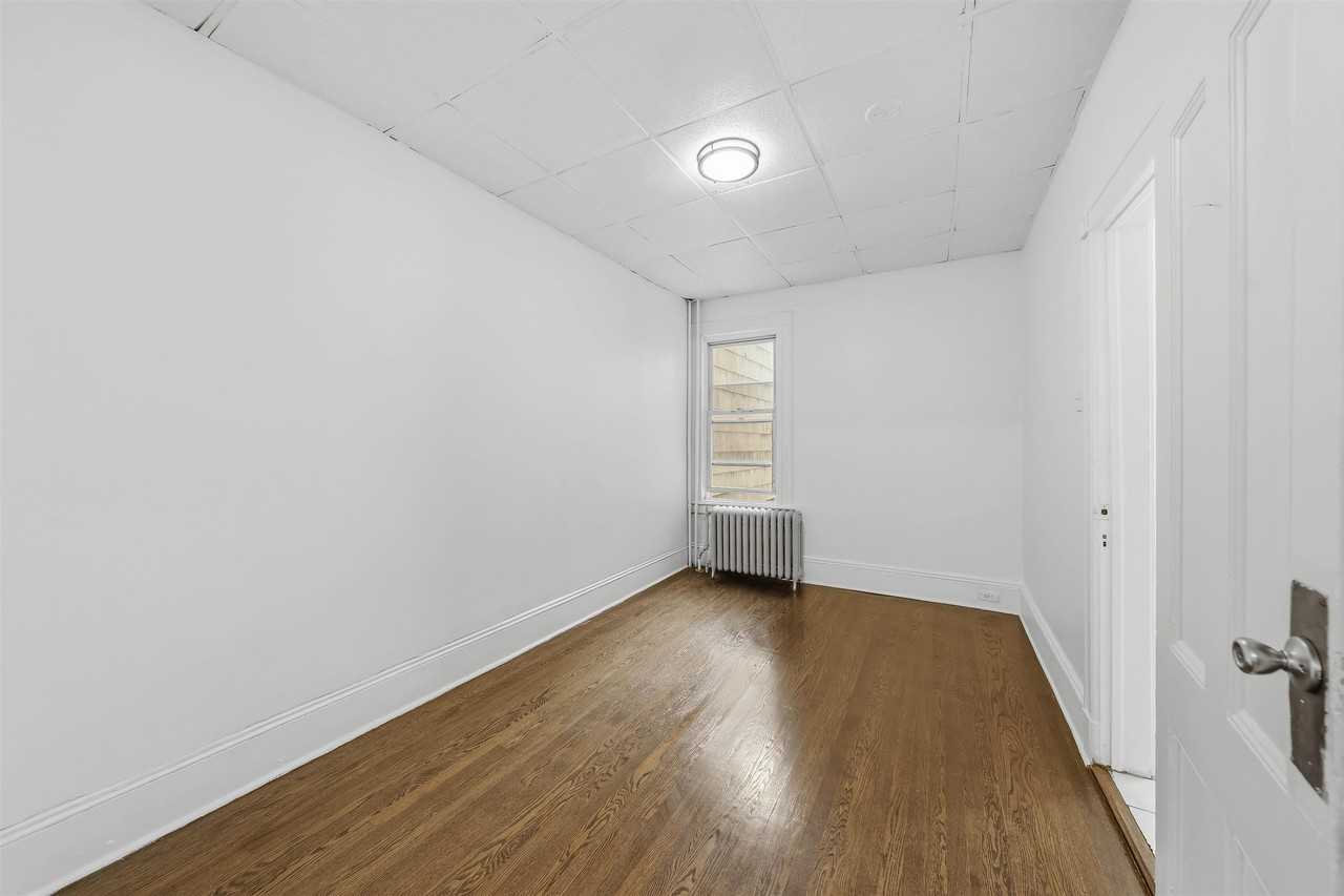 1307 10th St #1 - Photo 7 of 22