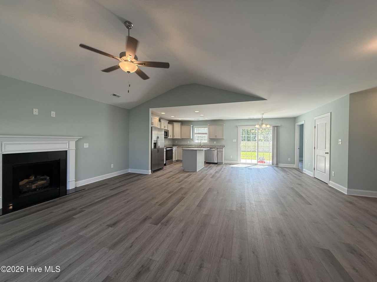 1019 Croaker Ct - Photo 7 of 31