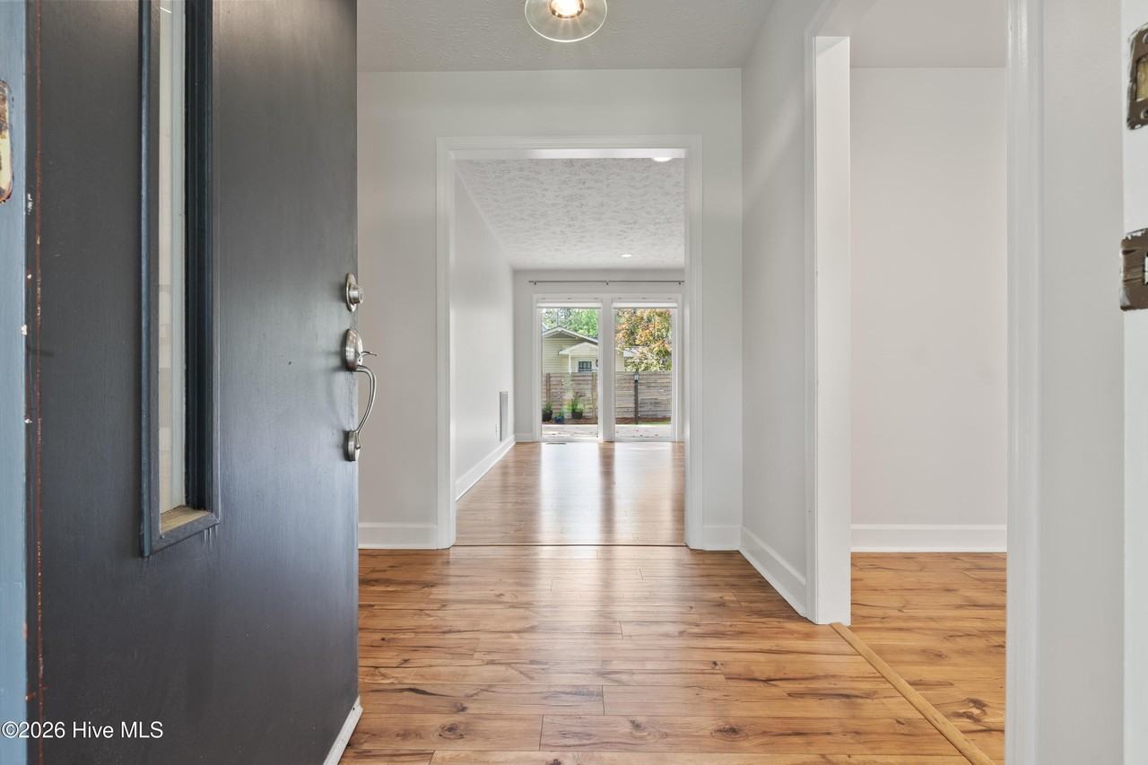 925 N Ridge St - Photo 5 of 27