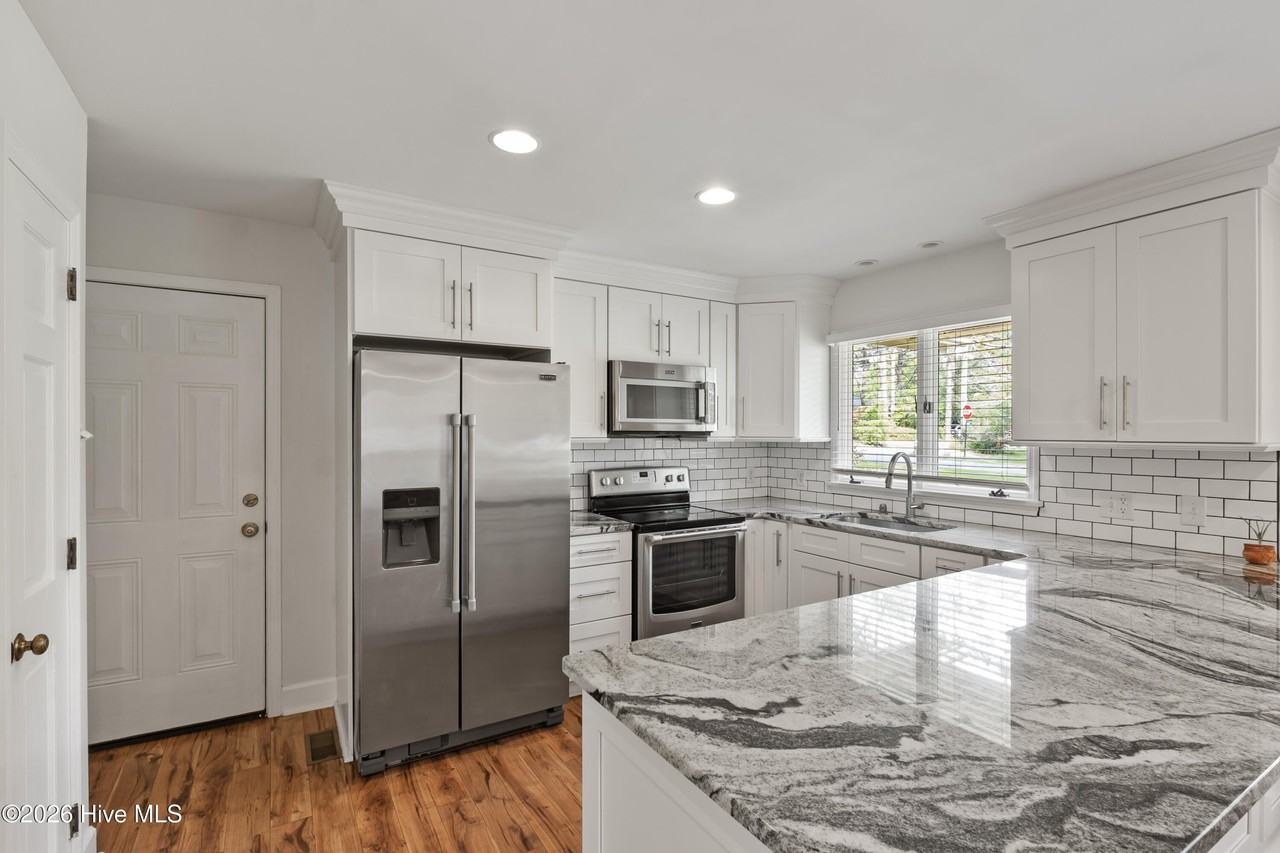 925 N Ridge St - Photo 7 of 27