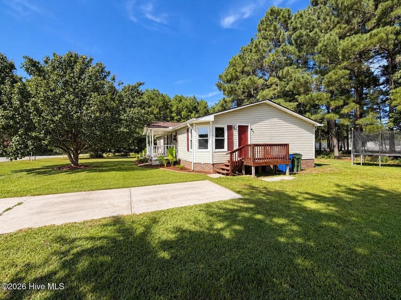 101 Maplecrest Way - Photo 2 of 17