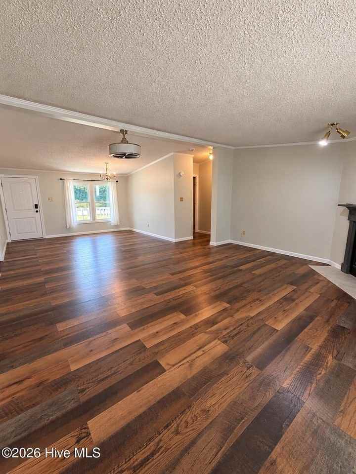101 Maplecrest Way - Photo 4 of 17