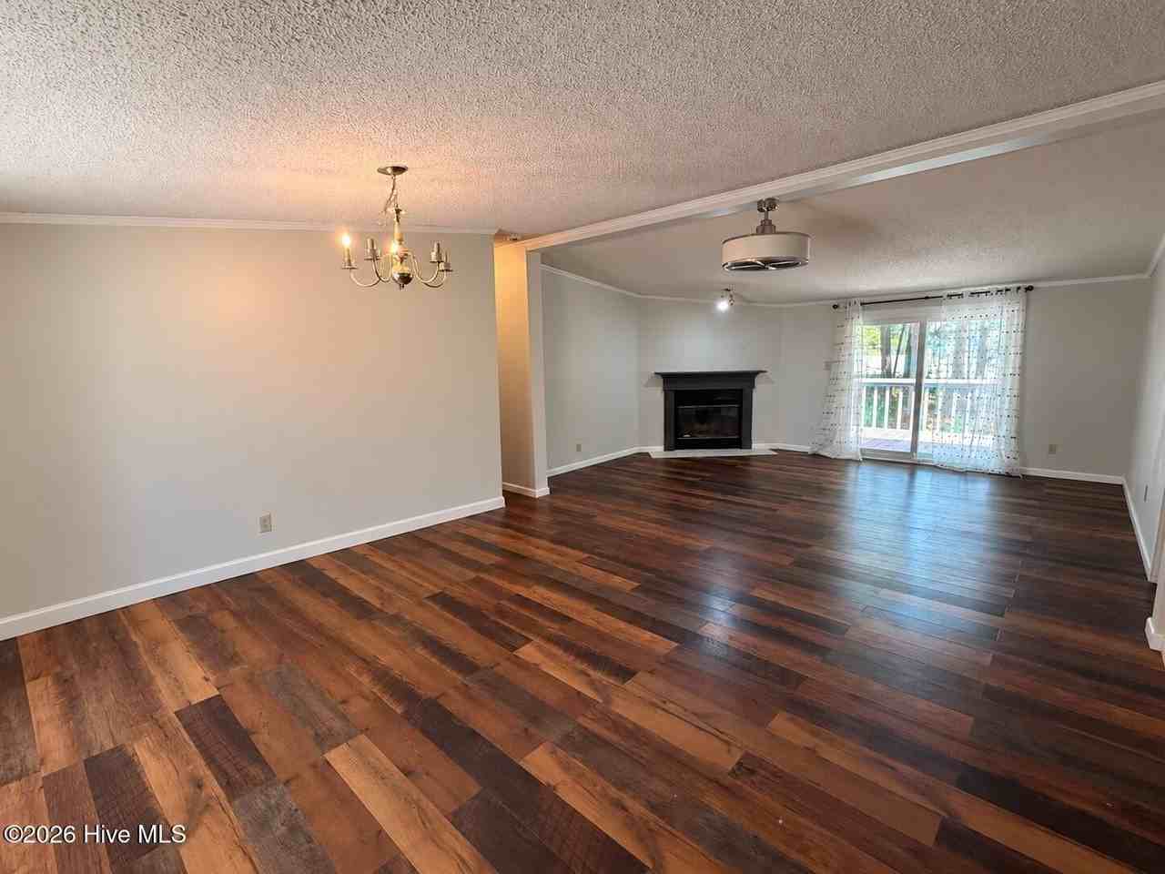 101 Maplecrest Way - Photo 6 of 17