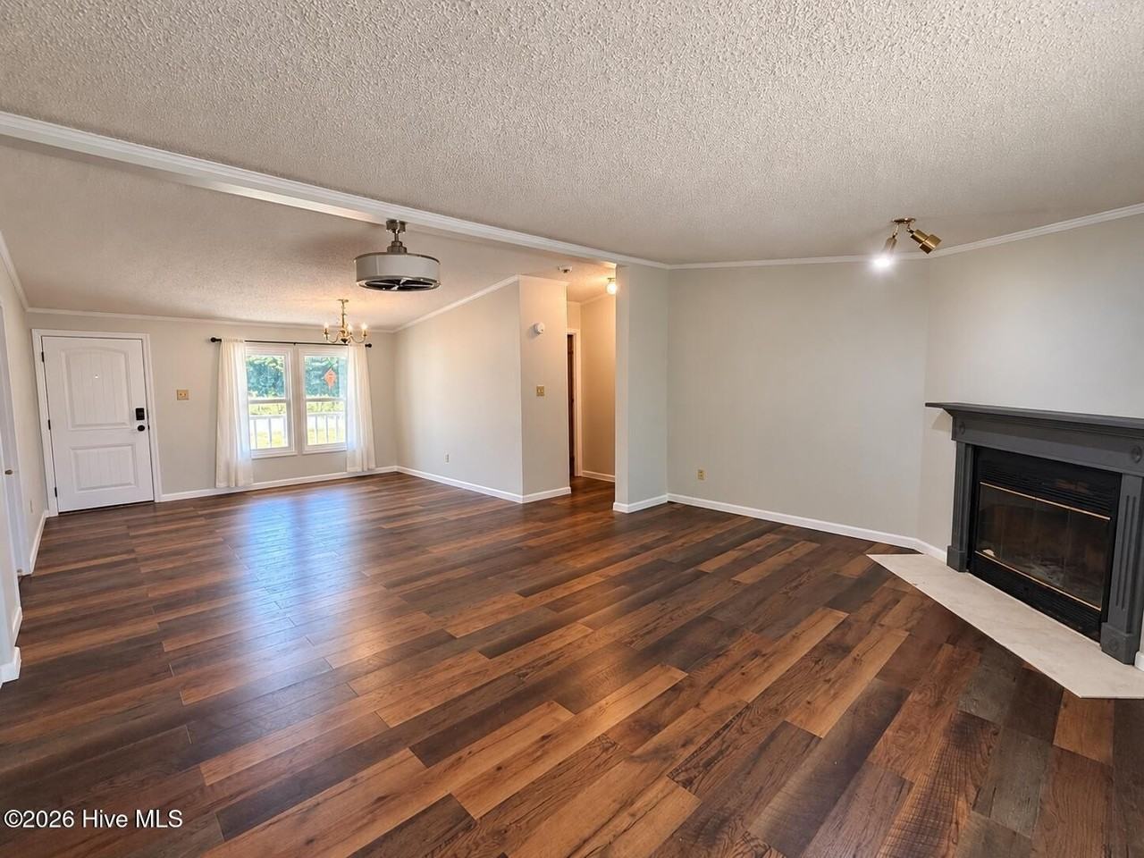 101 Maplecrest Way - Photo 7 of 17