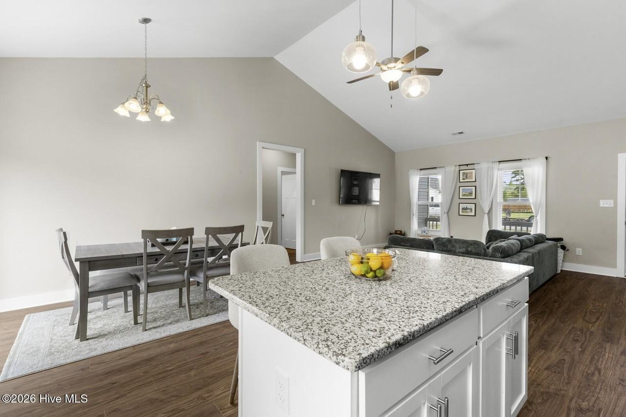 306 E Theriault Ct - Photo 6 of 21