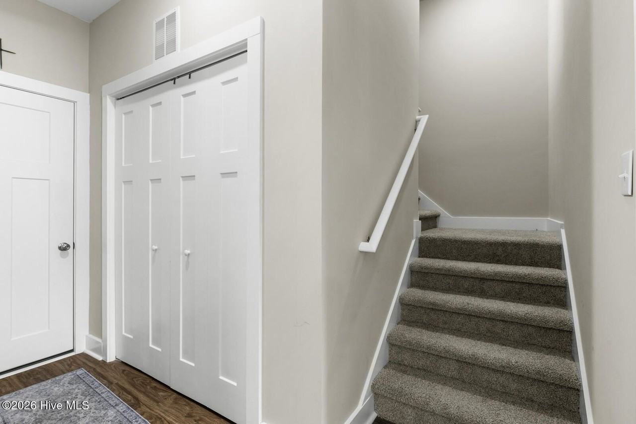 306 E Theriault Ct - Photo 7 of 21