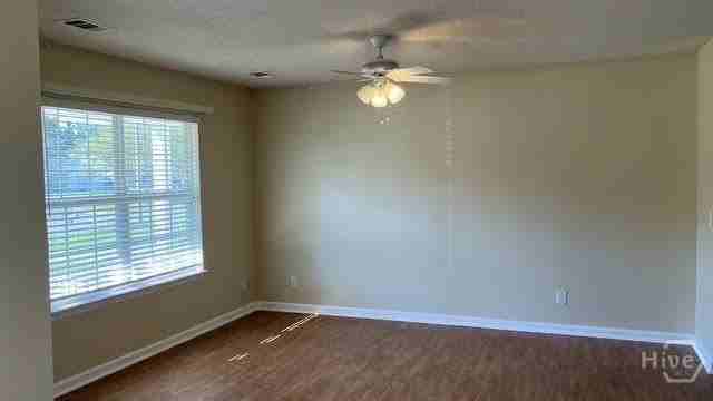 685 Rushing St - Photo 5 of 34