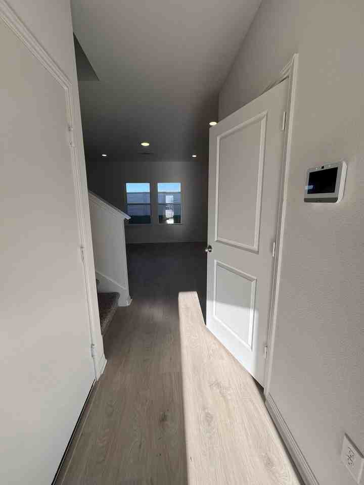 417 Lake Sweetwater Ln - Photo 4 of 44