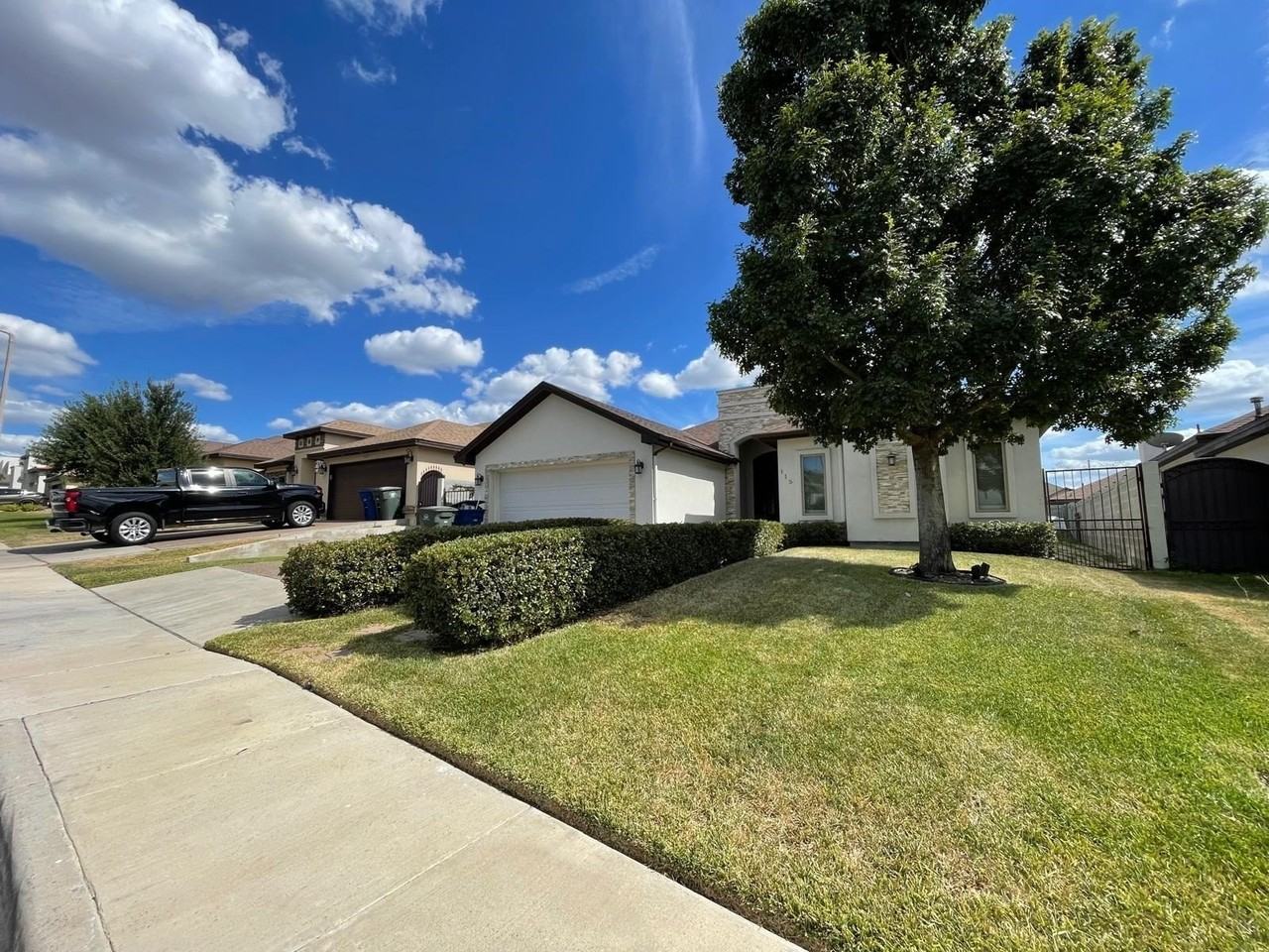 115 Calma Dr - Photo 2 of 20