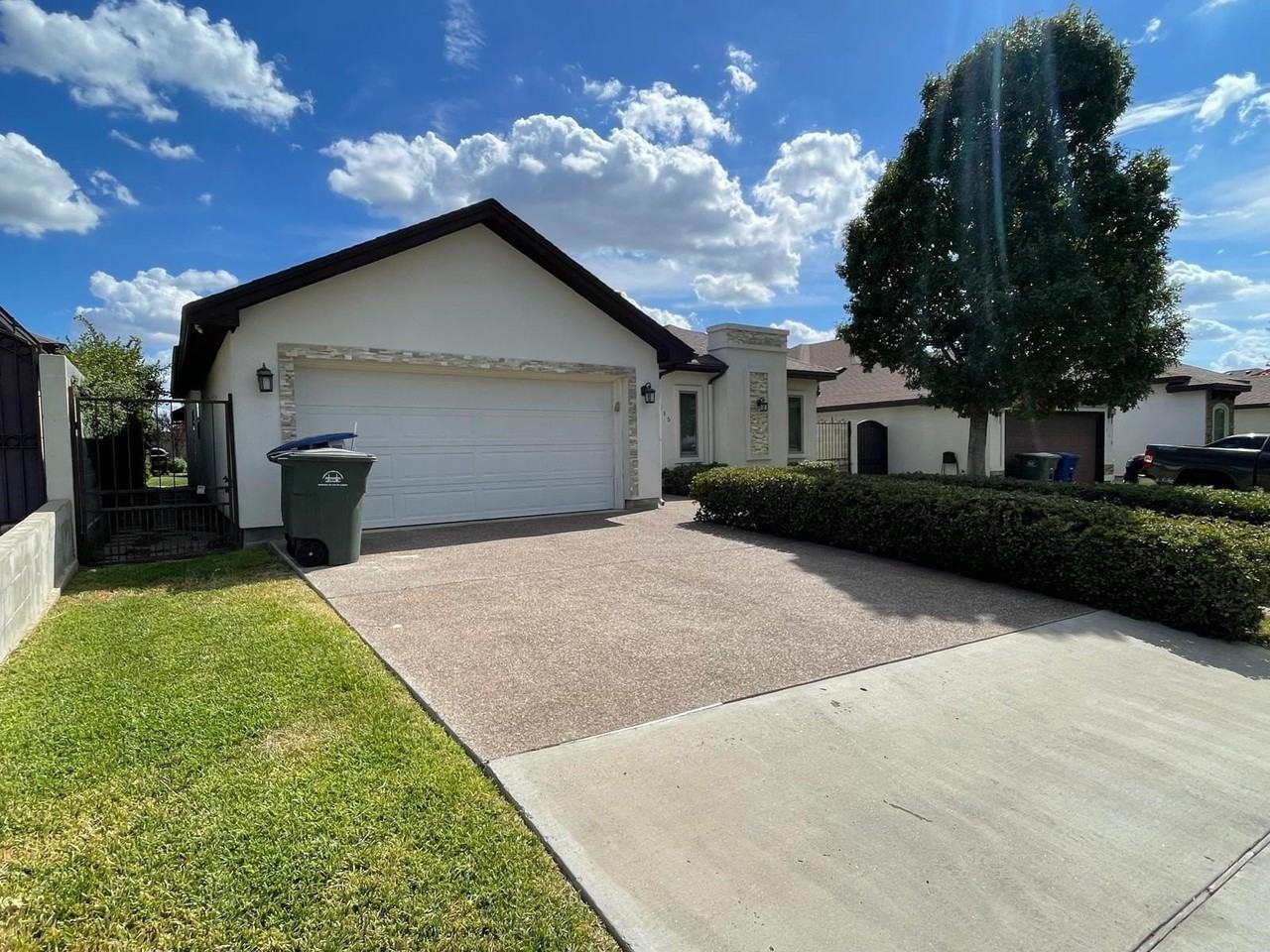 115 Calma Dr - Photo 3 of 20
