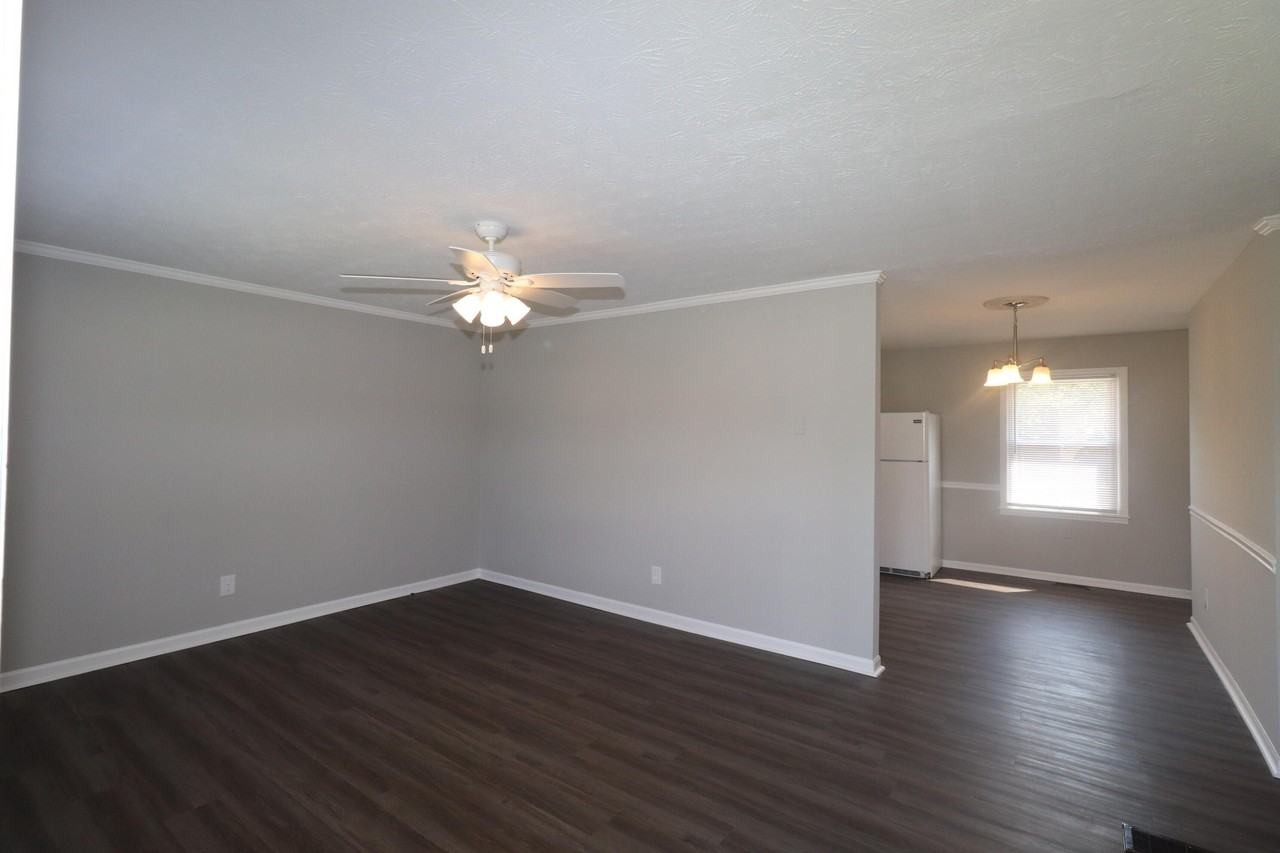 318 Laurel Ln - Photo 3 of 19