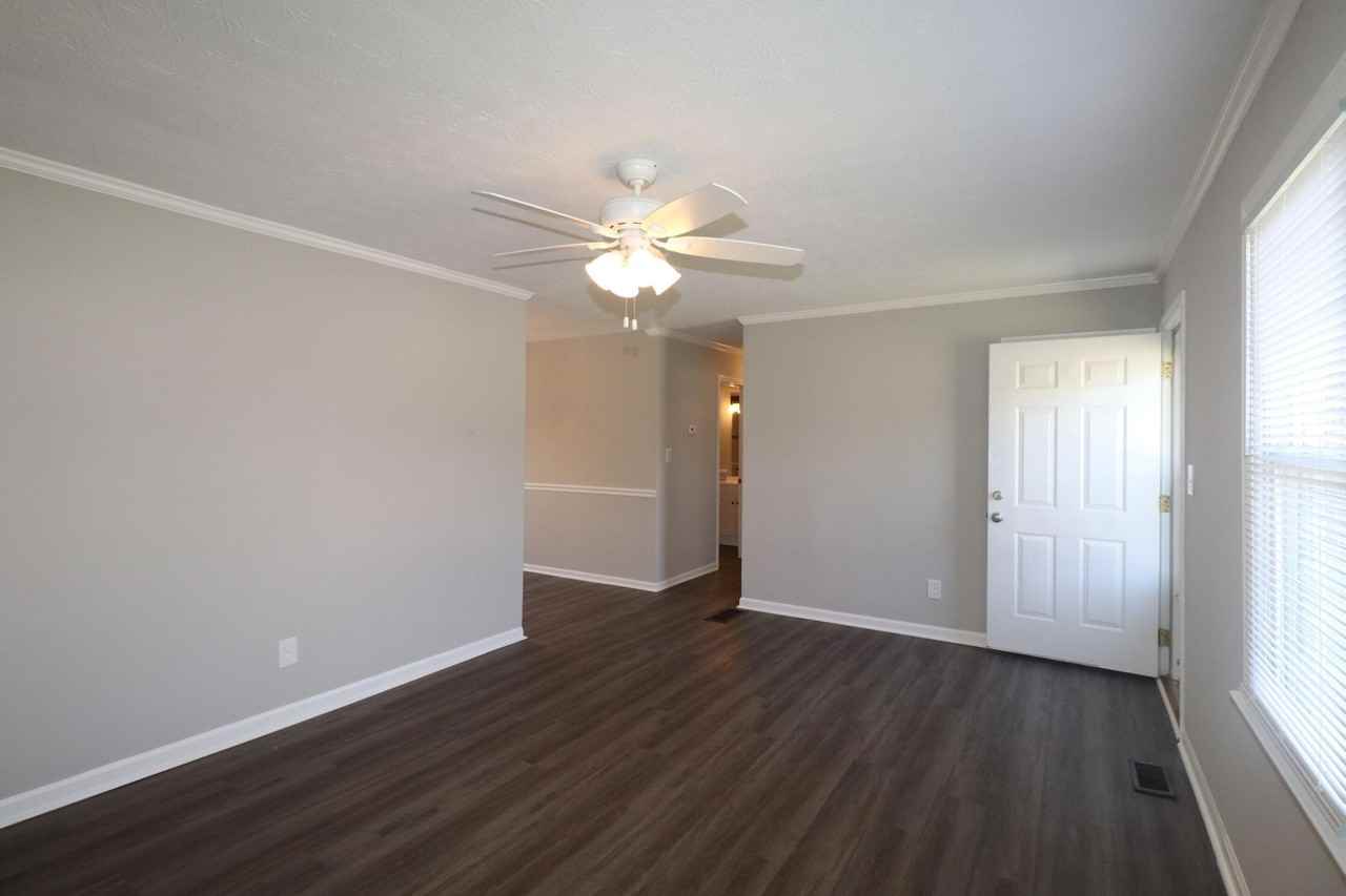 318 Laurel Ln - Photo 4 of 19