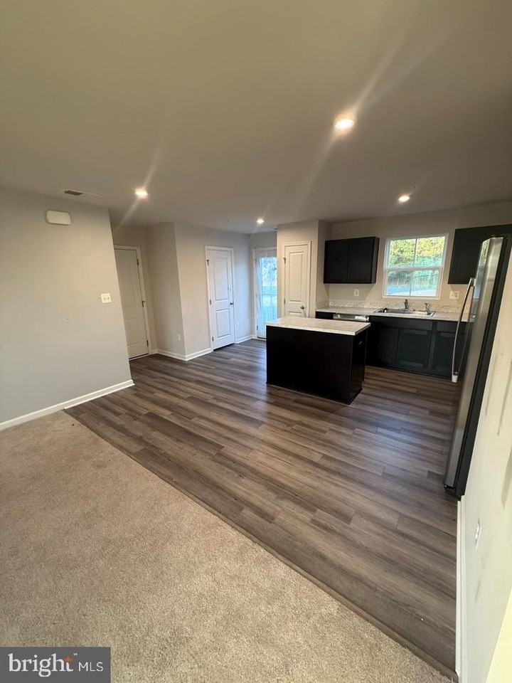 110 Mariners Way - Photo 7 of 22
