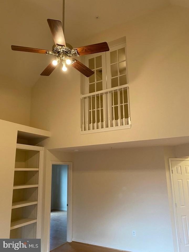 20445 Chesapeake Sq - Photo 6 of 25