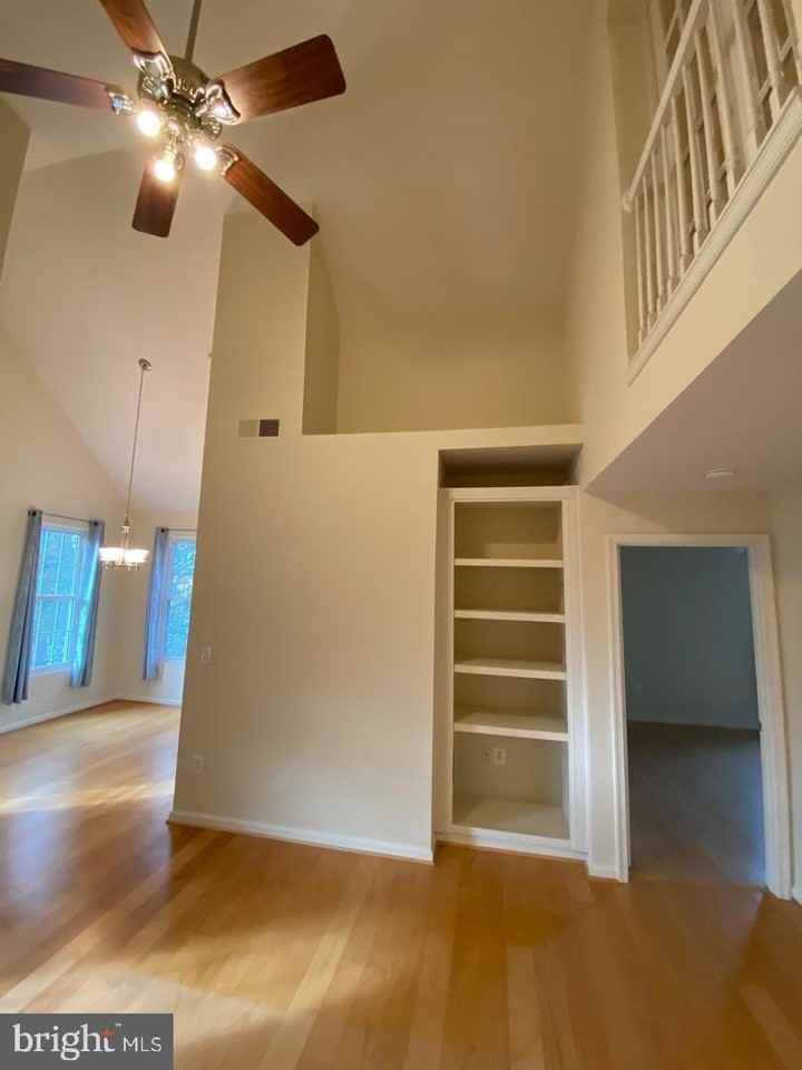 20445 Chesapeake Sq - Photo 7 of 25