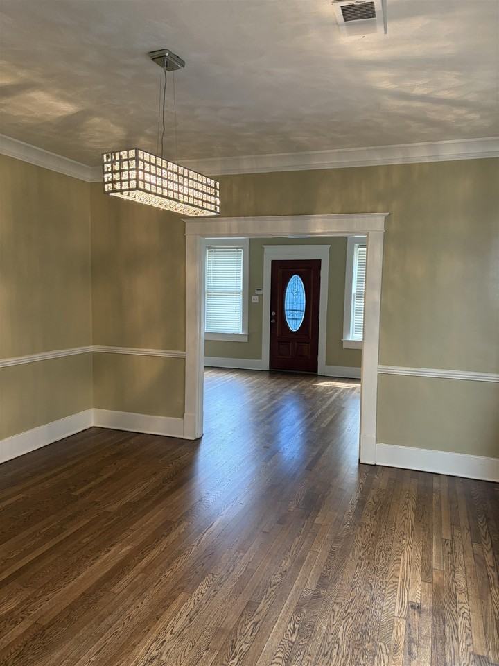 1804 Foster Ave - Photo 4 of 20