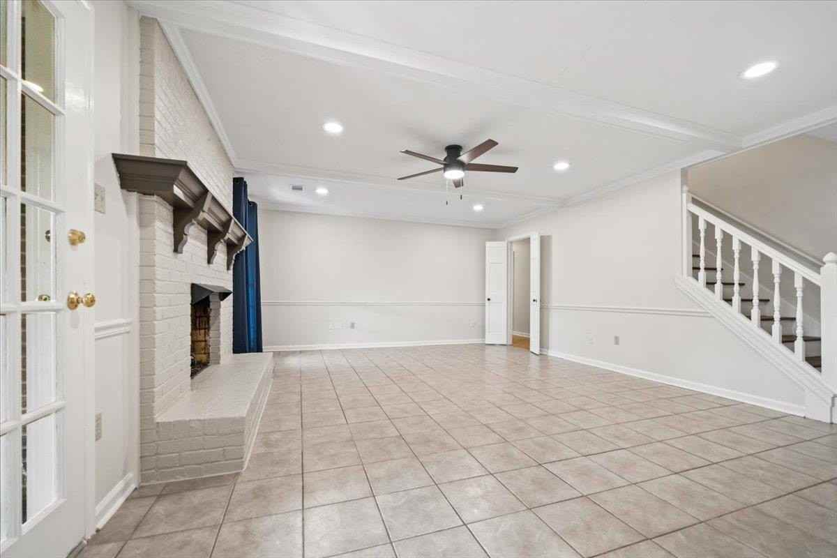 2777 Hacks Cross Rd - Photo 7 of 31